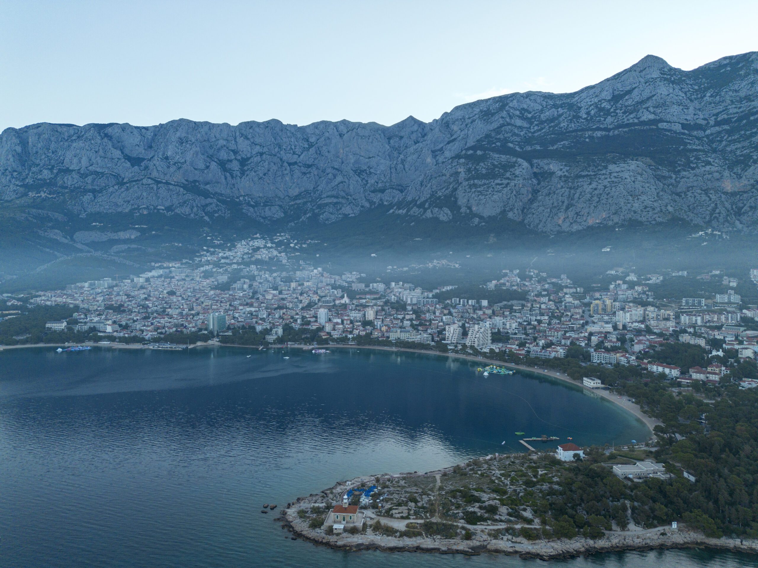 اليوم 1: الاستقبال والوصول في تبليسي 