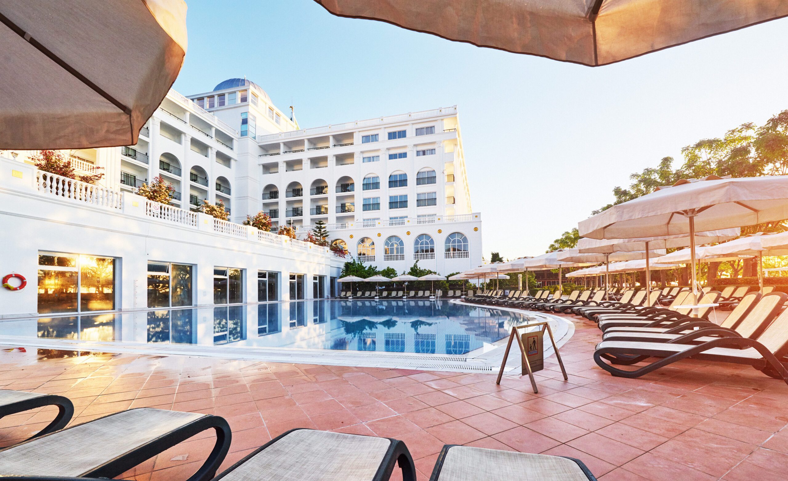 Type entertainment complex. The popular resort with pools and water parks in Turkey with more than 5 million visitors a year.