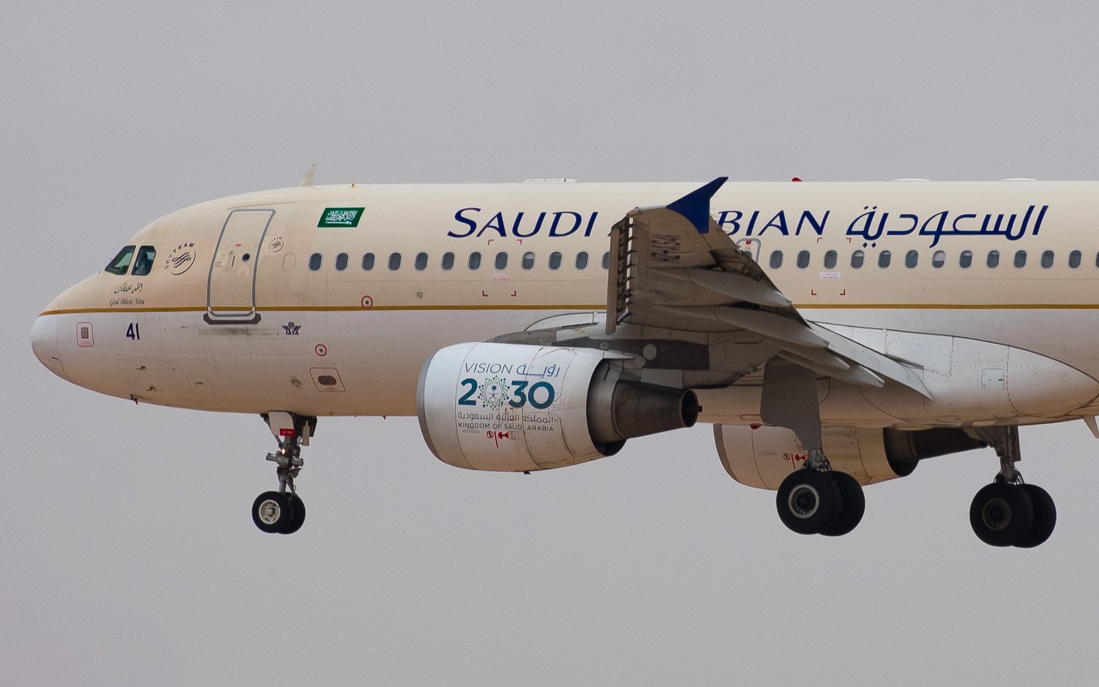 طائرة سعودية من طراز إيرباص A321 أثناء الهبوط